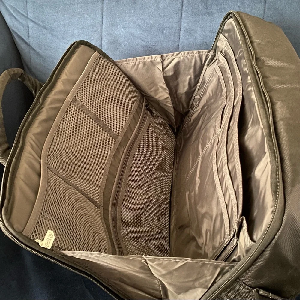 Dell Business Laptop Bag with shoulder straps. New -NWOT